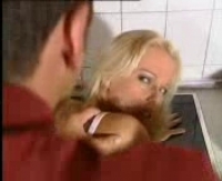 Пышные женщины снимают домашнее порно в кровати