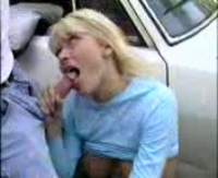 Домашний секс: муж и друг отжаривают жену